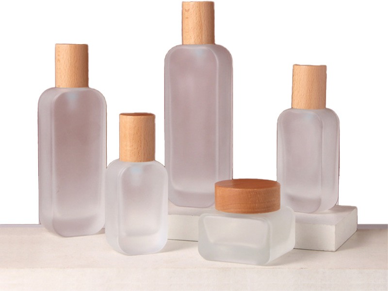 New cosmetic packaging empty glass bottles with solid wood lids