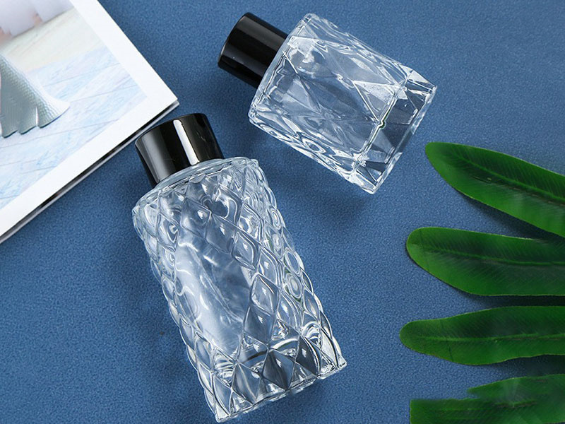 Diamond-Shaped Empty Glass Diffuser Bottles